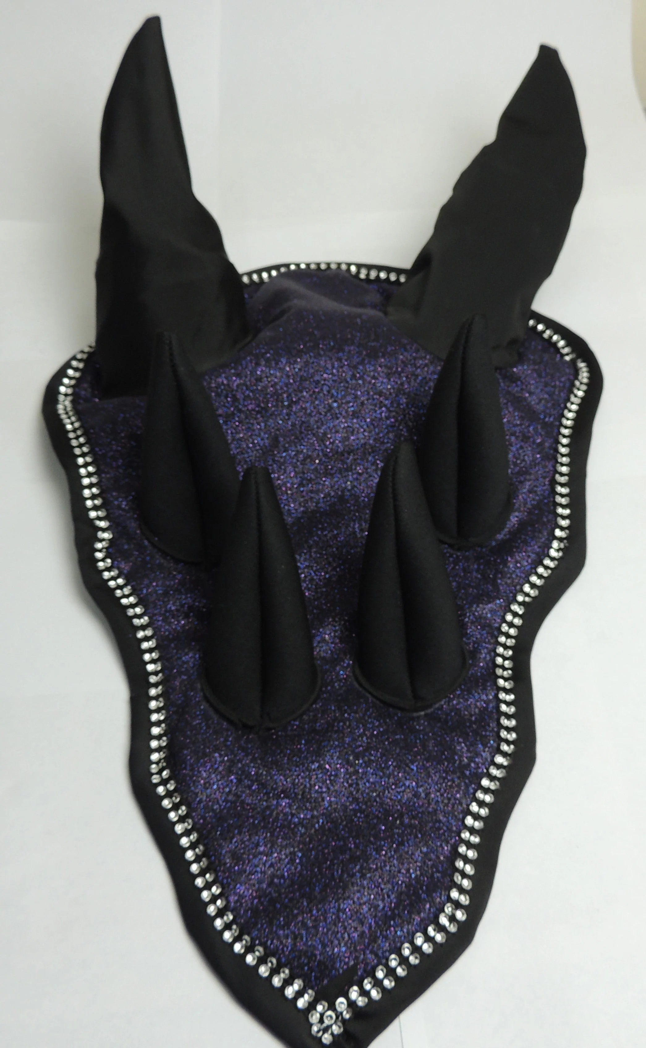 Dragon Wing Saddle Pad Set, Ear Bonnet and Horse Boot. - Image 4