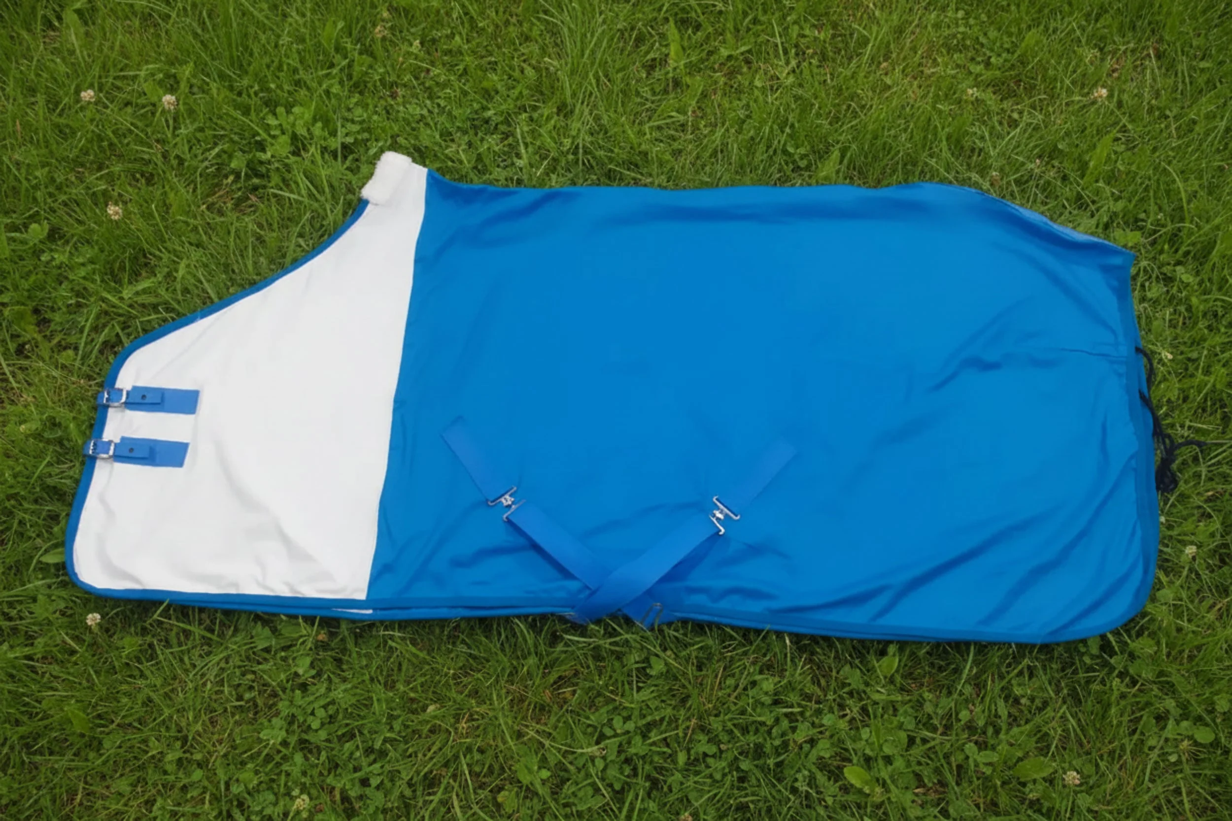 Premium Quality Horse Rug White and Blue Color - Image 4